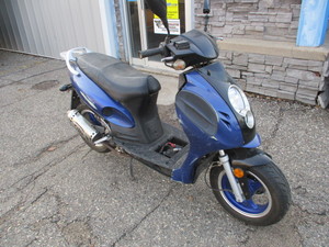 lot 1-1 image: 2011 Bronco Scooter