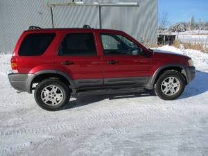 lot 3 image: 2004 Ford Escape XLT
