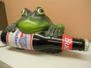 RARE AWESOME VINTAGE 1995 BUDWEISER TALKING FROG LIGHT WITH MOTION SENSOR - TESTED WORKS - GREAT PIECE - APPROX 24WIDE BY 14HIGH BY 16DEEP - SEE PICTURES