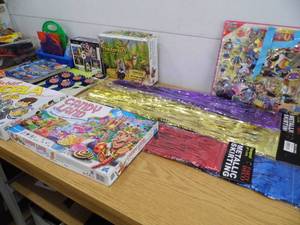 lot 1 image: Games - Toys - Metallic Skirt