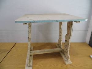 lot 48 image: Bunny Table