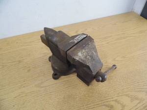 lot 68 image: Vise