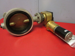 lot 702 image: AKRON BRASS CO. ELECTRIC ACTUATOR WITH MOTOR DRIVER