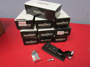 lot 728 image: SOUTHCO TRIGGER LATCHES