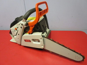 lot 730 image: ECHO CHAINSAW, WITH BOX AND SAFETY CAN