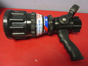 lot 765 image: DUAL PRESSURE MAX-FORCE NOZZLE WITH PISTOL GRIP