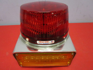 lot 806 image: WHELEN SUPER-LED UPPER AND LOWER BEACON