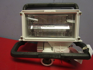 lot 830 image: WHELEN PIONEER LIGHT HEAD