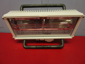 lot 840 image: WHELEN PIONEER PLUS SCENE LIGHT LAMP HEAD