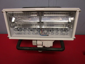 lot 841 image: WHELEN PIONEER PLUS SCENE LIGHT LAMP HEAD