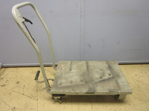 lot 859 image: ROUGHNECK HYDRAULIC LIFT TABLE CART
