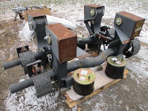 2- HENDRICKSON AXLES 4- AIR BAGS  BRAKES . SUSPENSION