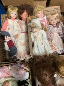 lot 2 image: Vintage Porcelain Doll Collection (Book value over $1000)