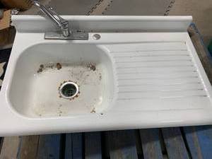 lot 33 image: 25 x 42 Sink