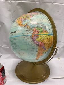 lot 37 image: Globemaster 12  Globe