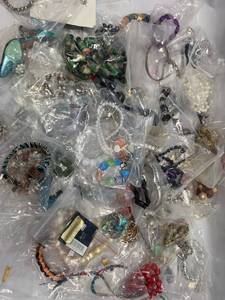 lot 50 image: Lot of 77 Pieces of Jewelry Individually Bagged