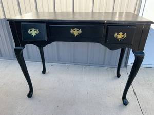 lot 64 image: Antique Desk