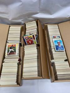 lot 66 image: Hundreds of 1980s & 1990s Baseball Cards
