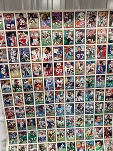 lot 70 image: Topps Rare 1991 Uncut 132 Football Cards