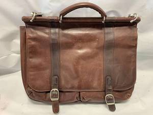 lot 72 image: Vintage Leather Messenger Style Bag
