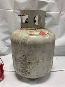 lot 81 image: BBQ Grill Propane Tank