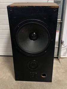 lot 82 image: 34 Speakers