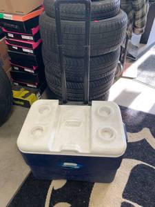 lot 101 image: Coleman Extreme 5 Rolling Cooler