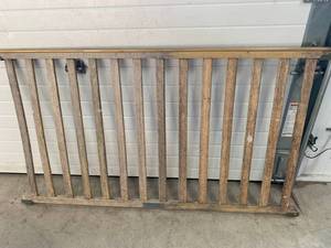 lot 102 image: Wall Drug Vintage Wooden PUSH Gate