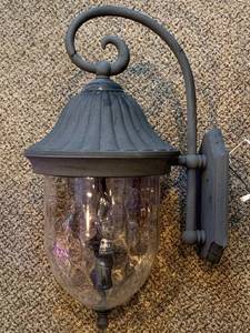 lot 117 image: Outdoor Garage Light