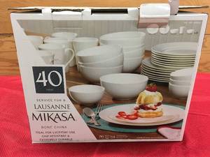 Lausanne Mikasa Bone China 40 Pc Set, Retail $99.99