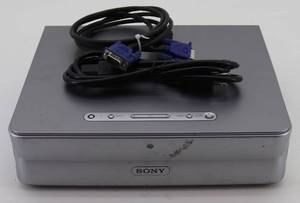 lot 4 image: Sony VPL-CS7 Projector