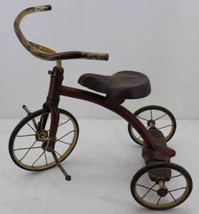 lot 10 image: Vintage Tricycle