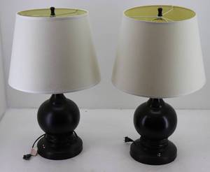 lot 34 image: (2) Table Lamps