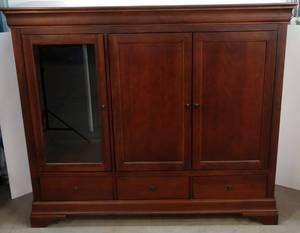 lot 41 image: TV Cabinet