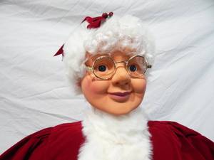 lot 7 image: Large Christmas International Animated Musical Dancing Mrs. Claus