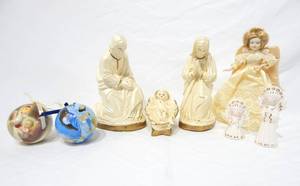 lot 32 image: Lot of Vintage Nativity Figures, Angels and Ornaments