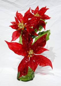 lot 35 image: Vintage 1968 Joseph Markovits Lucite Poinsettia