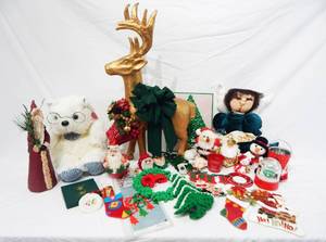 lot 38 image: Lot of Vintage Christmas Items