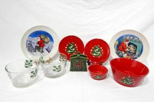 lot 43 image: Lot of Vintage Waechtersbach Christmas Plates and Bowls