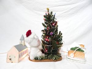 lot 33 image: Lot of Vintage Christmas Items
