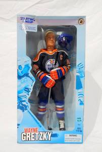 lot 20 image: Vintage 1999 Starting Lineup Wayne Gretzky Action Figure