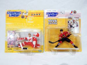 lot 58 image: Set of Vintage NHL Starting Lineup Jeremy Roenick and Chris Osgood Figures