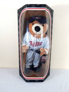 lot 20 image: Vintage Minnesota Twins Pro Bear