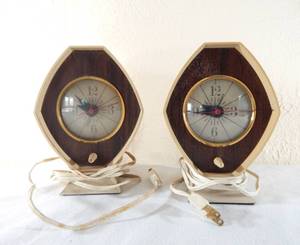 lot 43 image: Set of Vintage Brown and Bigelow Remembrance High Time Ceiling Alarm Clocks