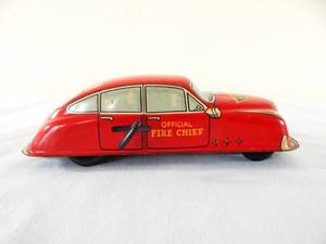 lot 46 image: Vintage Marx Toys Tin Wind Up Official Fire Chief Car