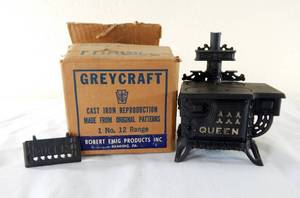 lot 50 image: Vintage Greycraft Cast Iron Reproduction Miniature Stove