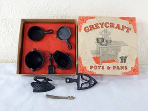 lot 51 image: Vintage Greycraft Cast Iron Pots and Pans Set With Extra Accessories
