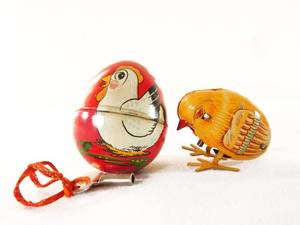 lot 52 image: Vintage 1950s Haji Tin Chicken and Egg Wind Up Toy