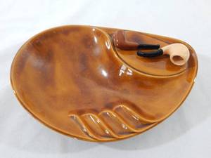 lot 69 image: Vintage Marianne Ceramic Pipe Themed Ashtray