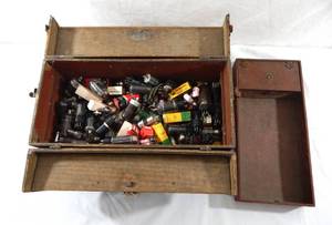 lot 28 image: Vintage Mastra Co. TV Radio Serviceman and Vacuum Tube Case With Tubes